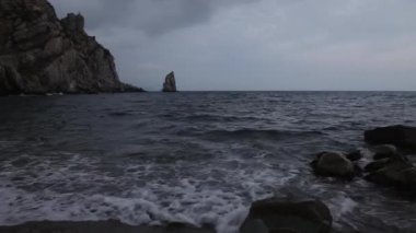 ufukta fırtına deniz kahverengi denizde Karadeniz gemi yelken.