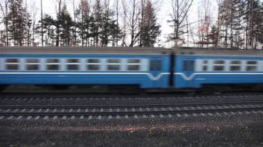 Tren mavi vagon, hızlı tren, sonbahar hills