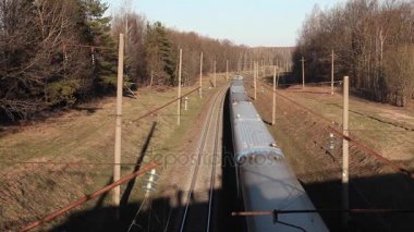 Tren mavi vagon, hızlı tren, sonbahar hills