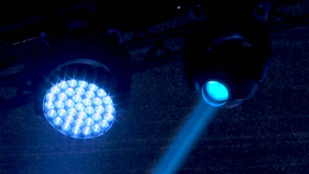 Professional lighting equipment on stage during a performance of popular rock groups. — Stock Video