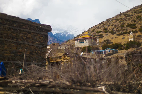 Tájkép fotó Himalays hegyek tavaszi Village.Asia természet reggel Viewpoint.Mountain Trekking View.Horizontal kép. Hikking Sport tevékenység. — Stock Fotó