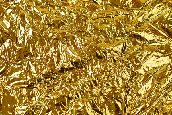 Gouden blad achtergrond textuur met glanzend verfrommeld oneffen oppervlak — Stockfoto