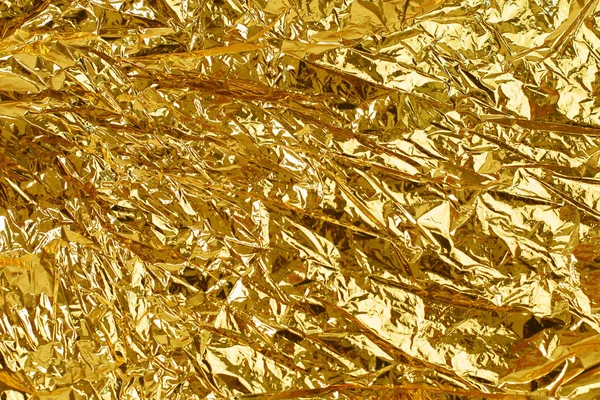 光沢のあるしわのある凹凸表面と金箔の背景の質感 — ストック写真