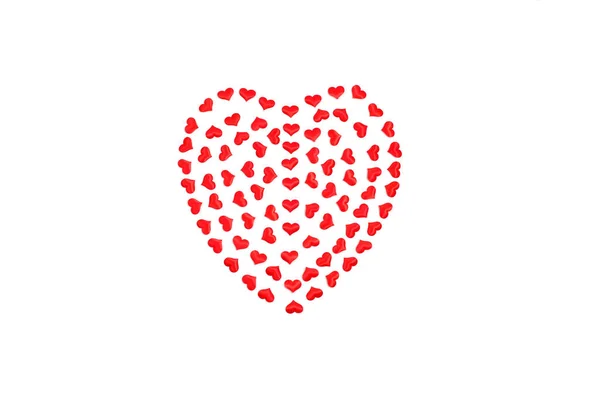 Corazón del día de San Valentín hecho de corazoncitos materiales de tela roja aislados sobre fondo blanco . — Foto de Stock