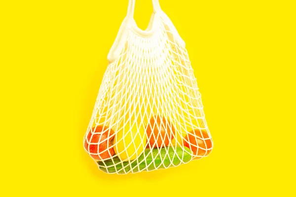 Shopping bag in rete con verdure ecologiche biologiche — Foto Stock