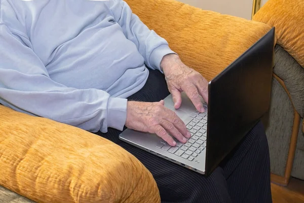 Senior Man Hands Typing Computer Focus Hands — Stock Photo, Image