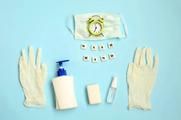 Prasasti Wash Hands Dengan Produk Hygiene Selama Karantina Virus Coronavirus — Stok Foto