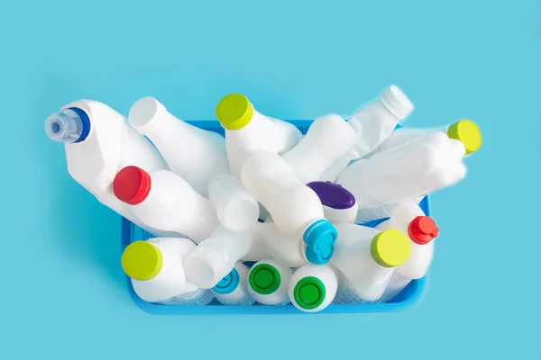 Puste Używane Białe Plastikowe Butelki Koszu Odpady Nadające Się Recyklingu — Zdjęcie stockowe
