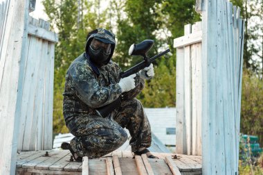 tetikçi paintball saklanarak