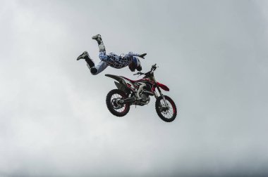 Motocross binici hava