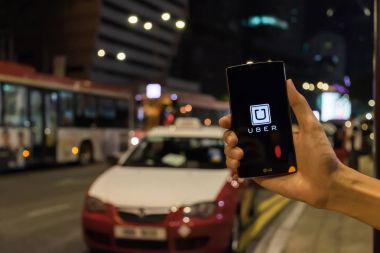 Kuala Lumpur Malezya - 24,2017 olabilir: Uber ap holding adam yardım
