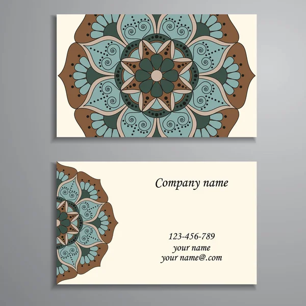 Carte de visite. Éléments décoratifs vintage. Boisseau floral ornemental — Image vectorielle