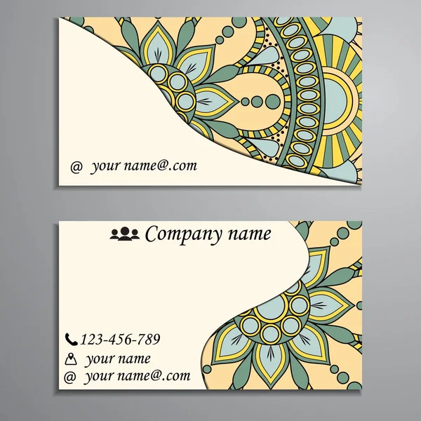 Conjunto de tarjetas de visita y tarjetas de visita con elemento de diseño mandala — Vector de stock