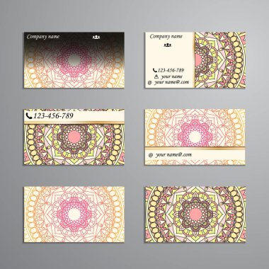kartvizit ve kartvizit büyük ayarlayın. Çiçek mandala desen 