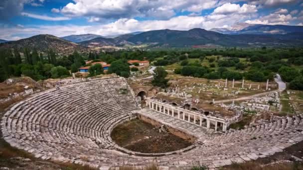 Afrodisias también el teatro antiguo y columnas — Vídeo de stock