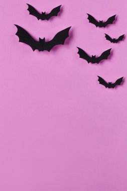 Cadılar Bayramı geçmişi. Papercut yarasalar uçuyor. Kopyalama alanı ile üstte görünüm