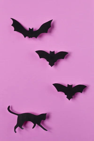 Cadılar Bayramı geçmişi. Papercut yarasalar ve kedi. Kopyalama alanı ile üstte görünüm