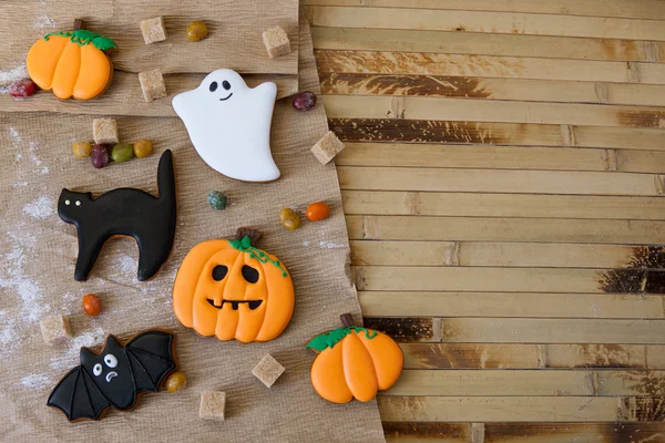 Cadılar Bayramı ev yapımı gingerbread çerezleri kopya alanı tablo