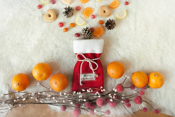 Çerezler ve diğer tatlılar ile şenlikli Noel çanta