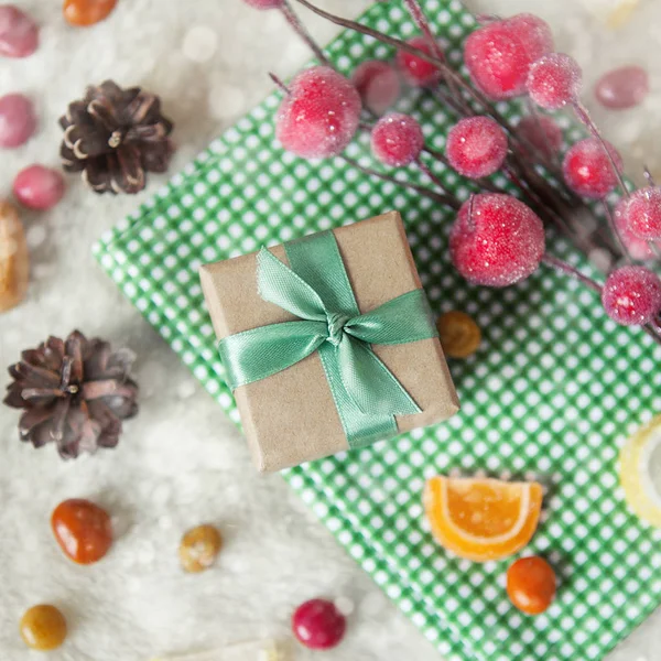 Noel kompozisyon, hediye kutusu. Kar ile natürmort