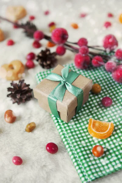 Noel kompozisyon, hediye kutusu. Kar ile natürmort