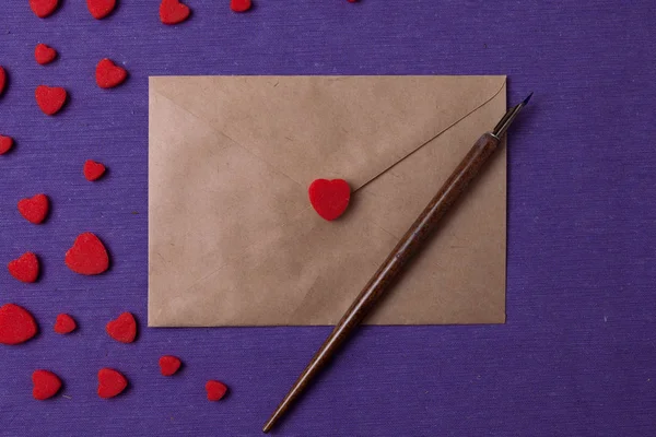 Vintage zarf ile mektup. Mutlu Sevgililer günü kavramı.