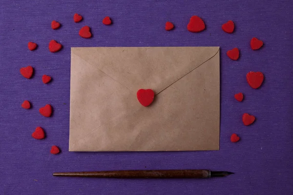 Vintage zarf ile mektup. Mutlu Sevgililer günü kavramı.