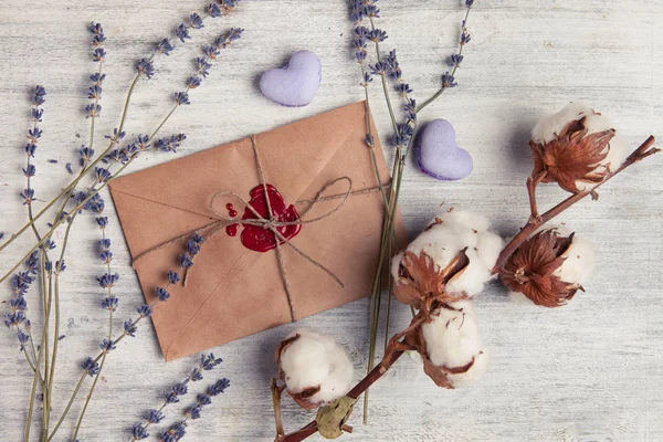 Envelope with wax seal and lavender on wooden background. — Stock Photo, Image