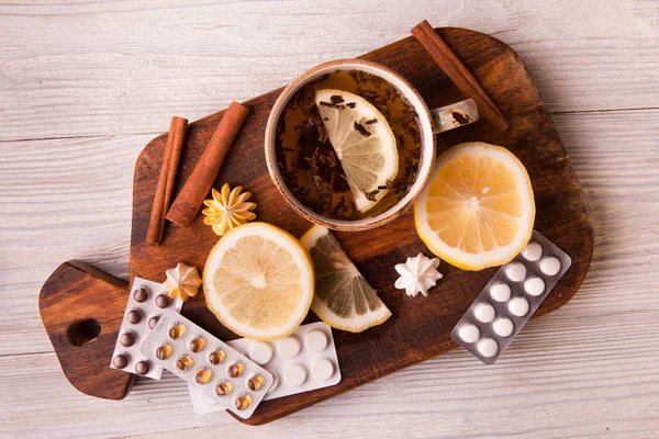 Bitkisel çay limon ve hapları. Sağlık kavramı