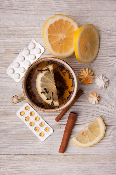 Bitkisel çay limon ve hapları. Sağlık kavramı