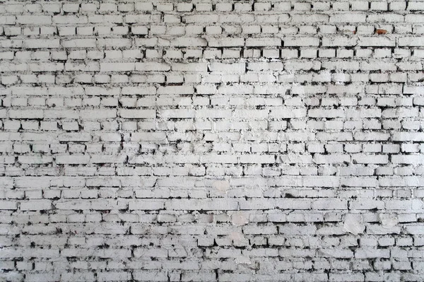 Ιστορικό τραχύ τοίχο από τούβλα βαμμένο με λευκό χρώμα — Φωτογραφία Αρχείου