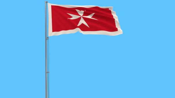 Isolierte Zivilfahne von Malta - Flagge auf Fahnenmast flattert im Wind auf blauem Hintergrund. — Stockvideo