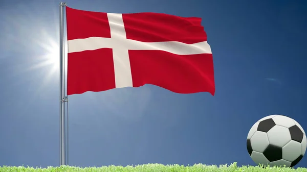 Drapeau du Danemark flottant et un ballon de football roule sur la pelouse, rendu 3D . — Photo