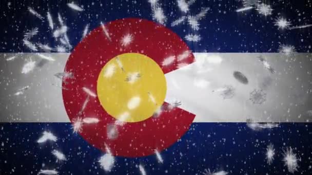 Colorado Flagge fallenden Schnee, Neujahr und Weihnachten Hintergrund, Schleife — Stockvideo