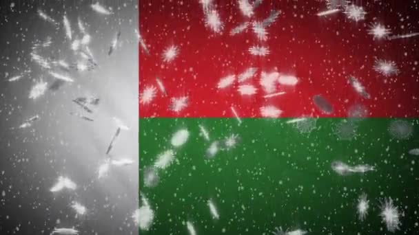 Bandeira de Madagascar caindo neve loopable, Ano Novo e fundo de Natal, loop — Vídeo de Stock