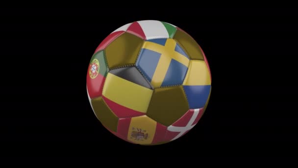 Drapeaux de l'euro sur le ballon de football tournant rapidement sur fond transparent, boucle alpha — Video