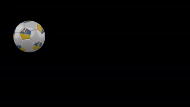 Прапор Закарпатської області на летючому футбольному м'ячі на прозорому тлі, альфа-канал — стокове відео