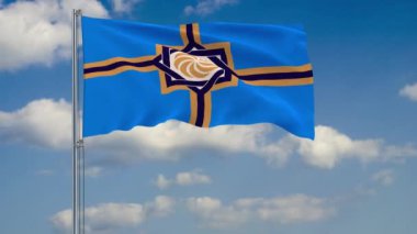 Mavi gökyüzünde yüzen bulutların arka planında Batı Ermenistan bayrağı