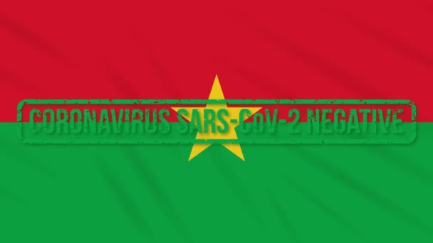 Drapeau oscillant du Burkina Faso avec timbre vert de libération du coronavirus, boucle — Video