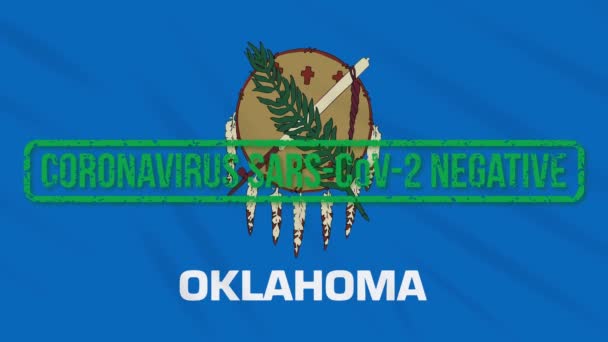 Штат Оклахома, колеблющийся флаг с зеленым штампом свободы от коронавируса, петля — стоковое видео