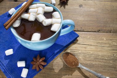 Mavi fincan kakao marshmallows ile
