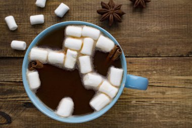 Mavi fincan kakao marshmallows ile