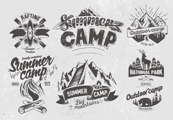 Outdoor Camp Typografie Etiketten setzen — Stockvektor