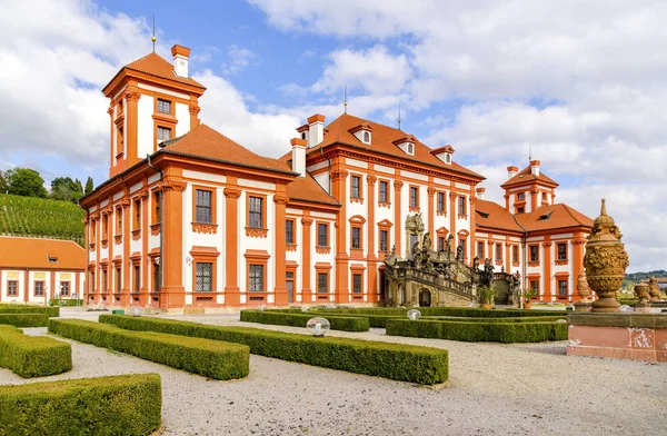 Prag, Çek Republic.Troja kale Kalesi'ne Palace yaz görünümünde.