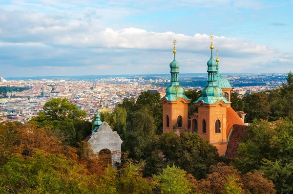 St Lawrence Kilisesi Petrin Tepesi'nde, Prague, Çek Cumhuriyeti.