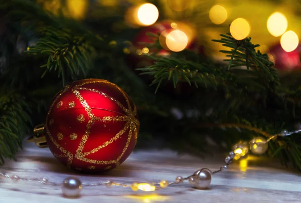 Árvore de Natal decorada em fundo borrado, espumante e fada — Fotografia de Stock