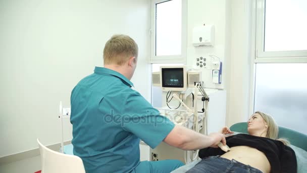 Ultrahang vizsgálat nő gyomor diagnosztikai Klinika — Stock videók