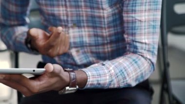 Afrika kökenli Amerikalı adam bir tablet hangi Avrupa kadın Puan tutar..