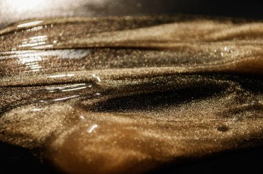 Siyah bir arka plan üzerinde inci jel