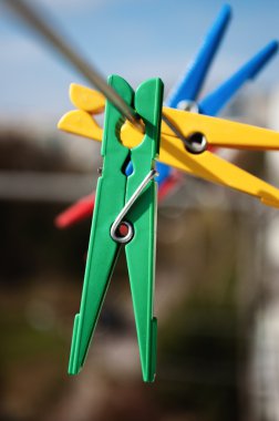 Çok renkli plastik clothespins